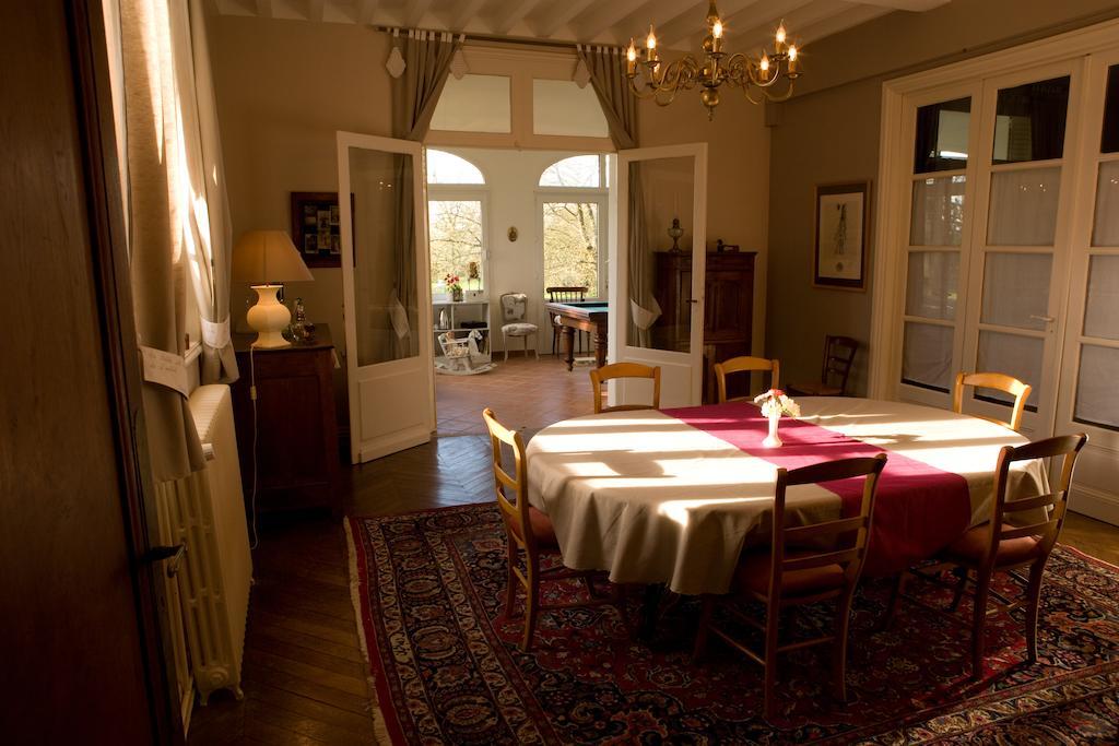 Le Manoir De Crisolles Bed & Breakfast Exterior photo
