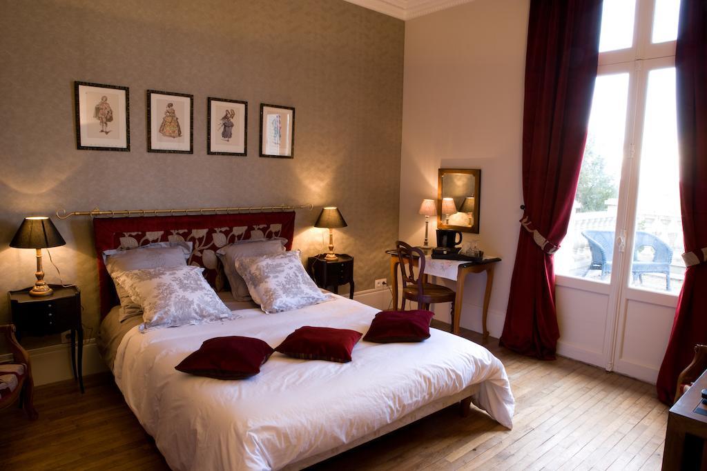 Le Manoir De Crisolles Bed & Breakfast Room photo
