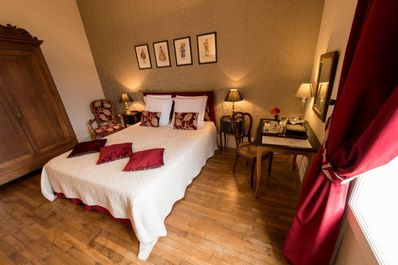Le Manoir De Crisolles Bed & Breakfast Exterior photo