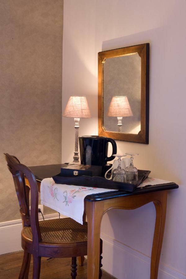 Le Manoir De Crisolles Bed & Breakfast Exterior photo